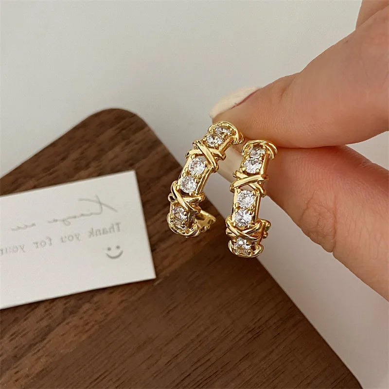 Élégance Héritée – Vintage X-Cross Zircon Stud Earrings
