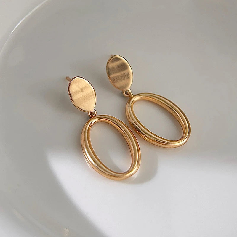 Élan Smooth Drop Earrings