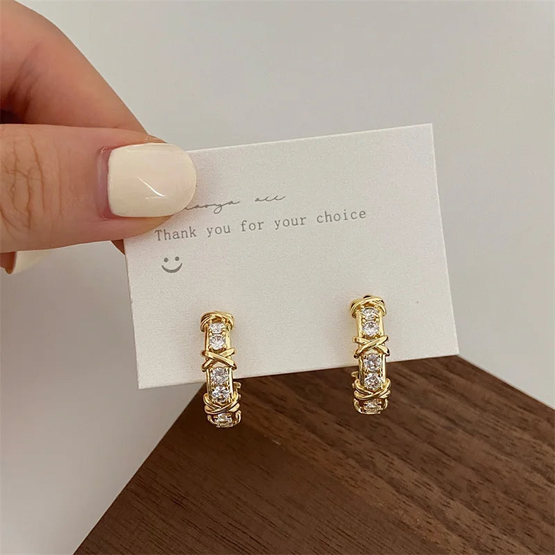 Élégance Héritée – Vintage X-Cross Zircon Stud Earrings