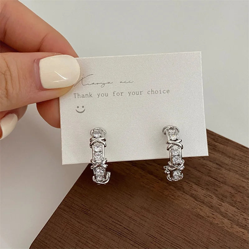 Élégance Héritée – Vintage X-Cross Zircon Stud Earrings