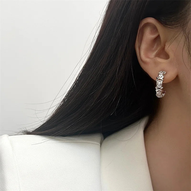 Élégance Héritée – Vintage X-Cross Zircon Stud Earrings