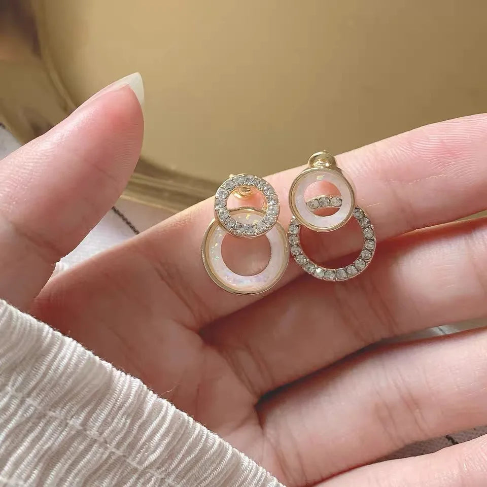 Élégance Héritée – Vintage X-Cross Zircon Stud Earrings