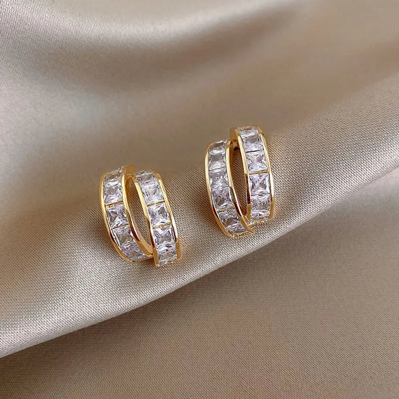 Élégance Héritée – Vintage X-Cross Zircon Stud Earrings