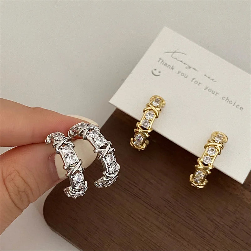 Élégance Héritée – Vintage X-Cross Zircon Stud Earrings