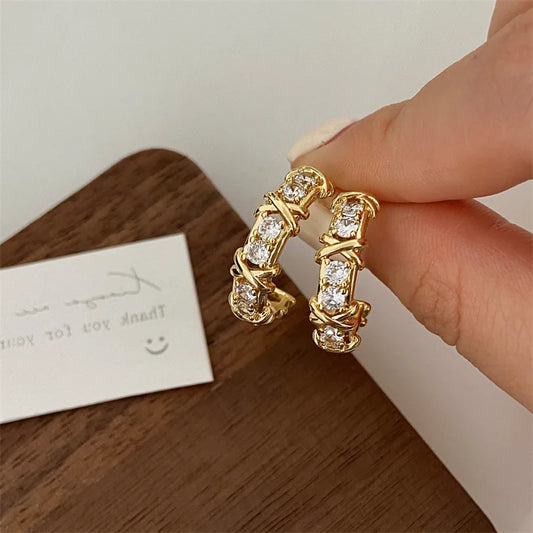 Élégance Héritée – Vintage X-Cross Zircon Stud Earrings