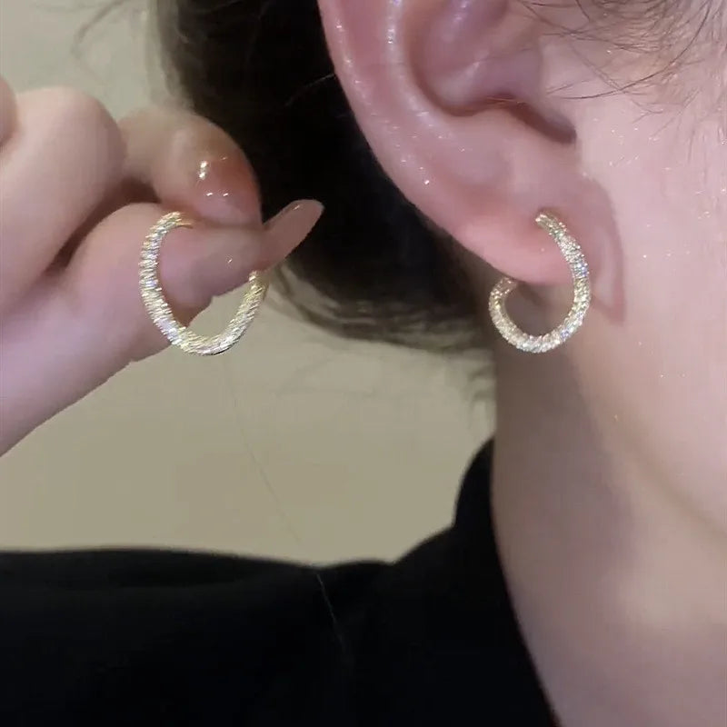 Élégance Héritée – Vintage X-Cross Zircon Stud Earrings
