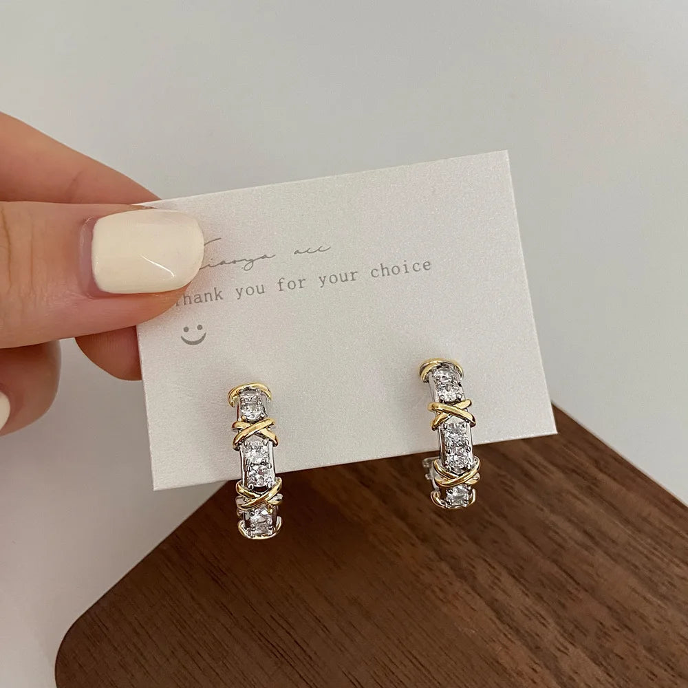 Élégance Héritée – Vintage X-Cross Zircon Stud Earrings