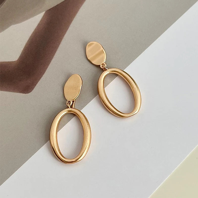 Élan Smooth Drop Earrings