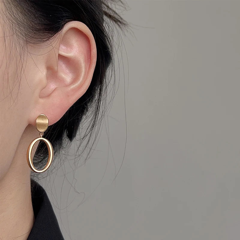 Élan Smooth Drop Earrings