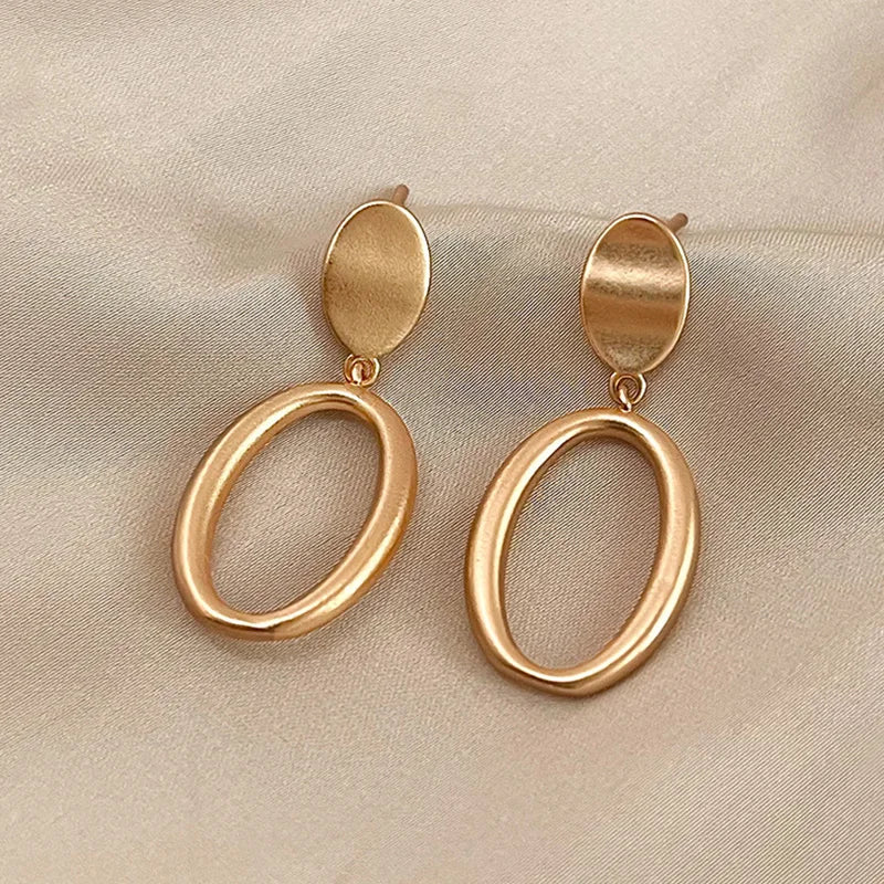 Élan Smooth Drop Earrings